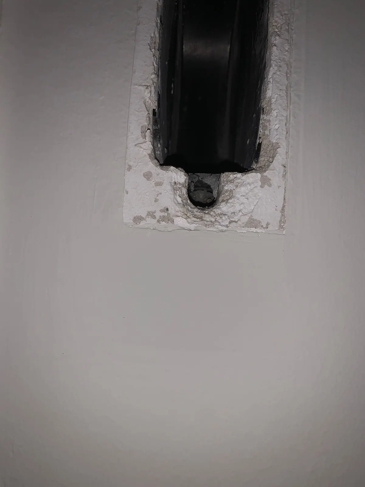 Ventana con la persiana nueva ya montada y probada