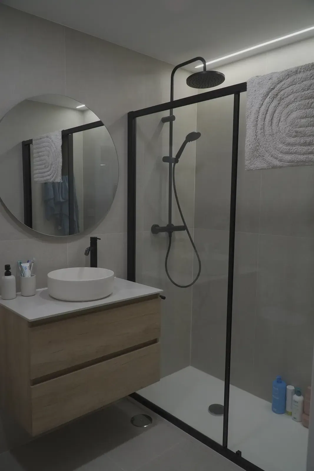 Ducha de cristal en baño reformado en A Coruña
